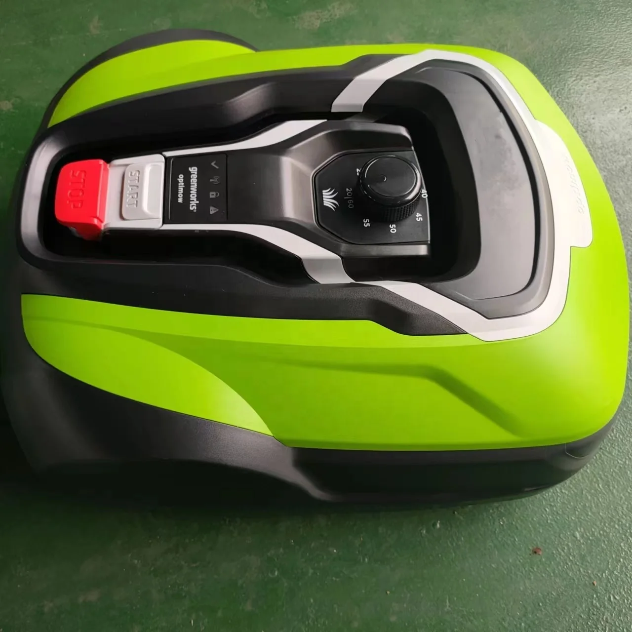 GPSスマート電動自律型ワイヤレス芝刈り機ロボットRTKブレ - Smart Garden Is のレビューと価格